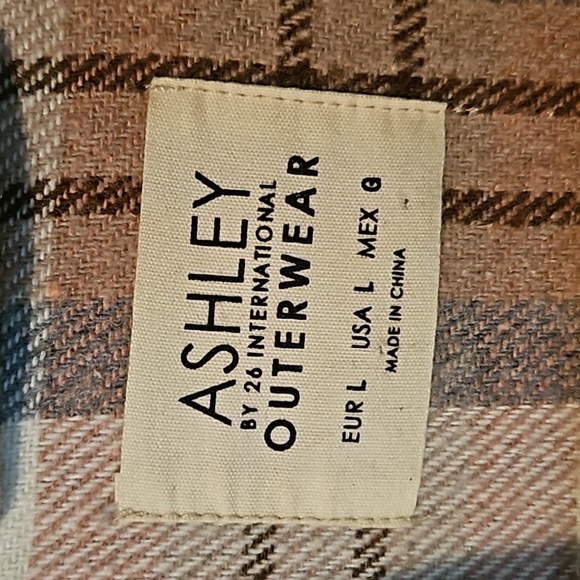 Ashley Outerwear Women's Large Cropped Thick Flannel Button Up - Picture 3 of 4